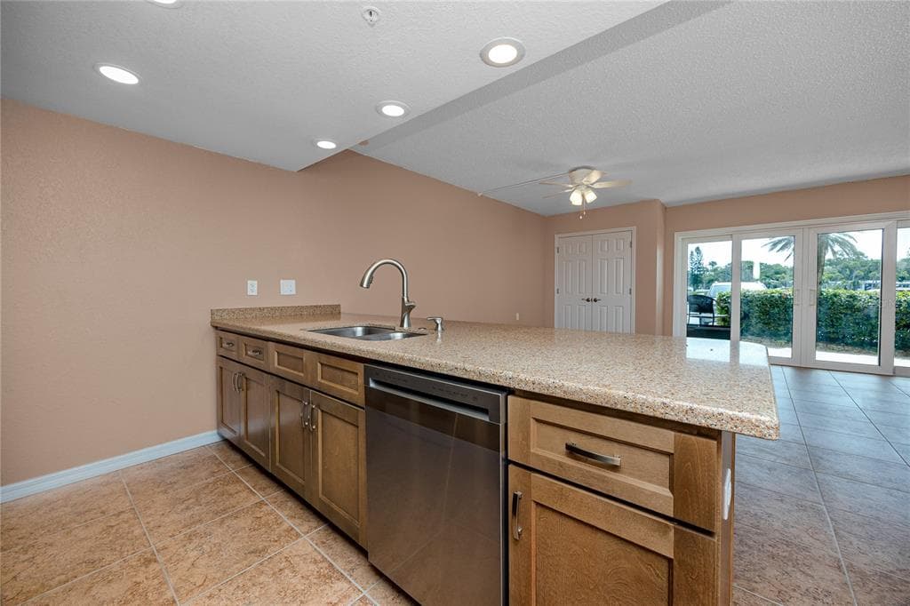50 GULF BOULEVARD 108 photo 5