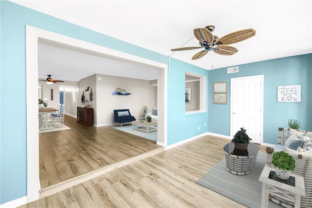 1868 SHORE DRIVE S 212 photo 17