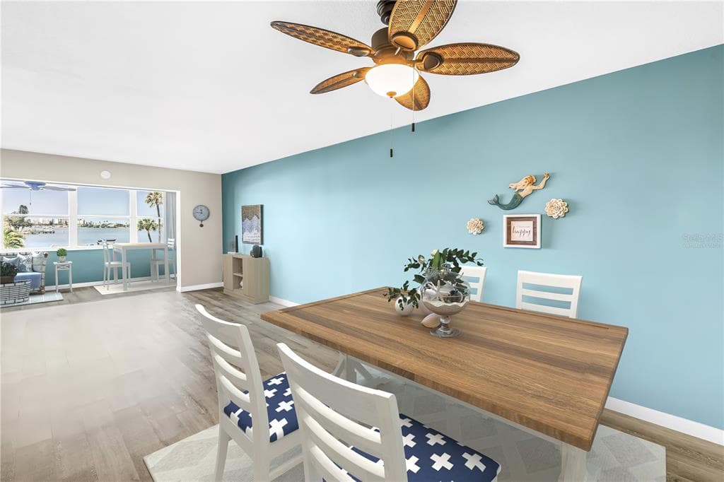 1868 SHORE DRIVE S 212 photo 10