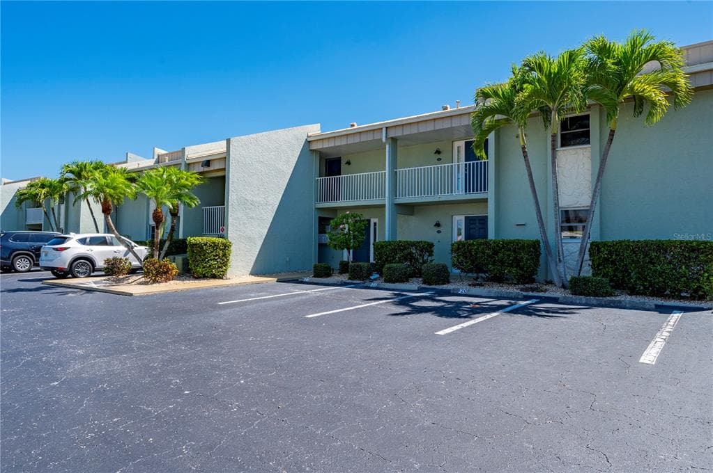 1400 MINEO DRIVE 12D photo 5