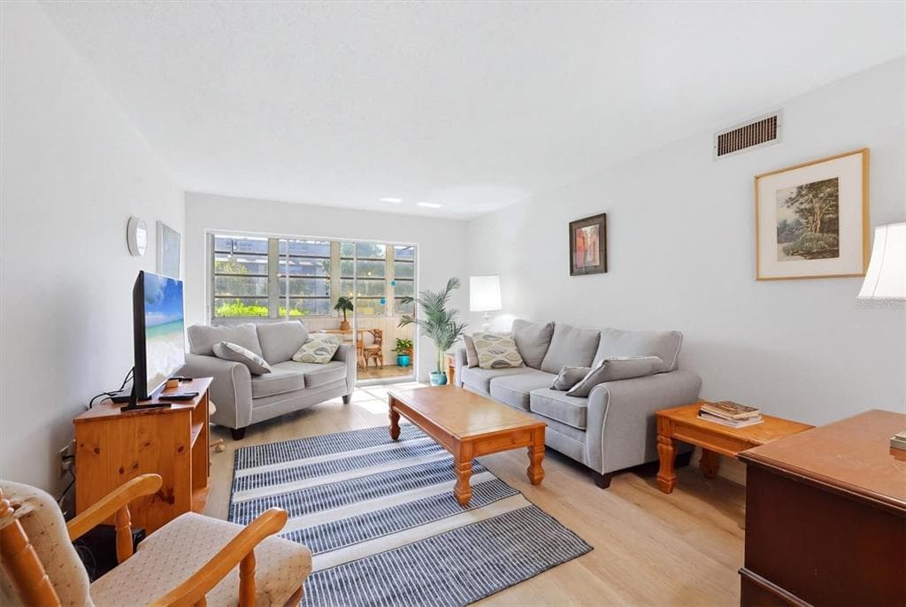 2 QUAILS RUN BOULEVARD 2104 photo 6