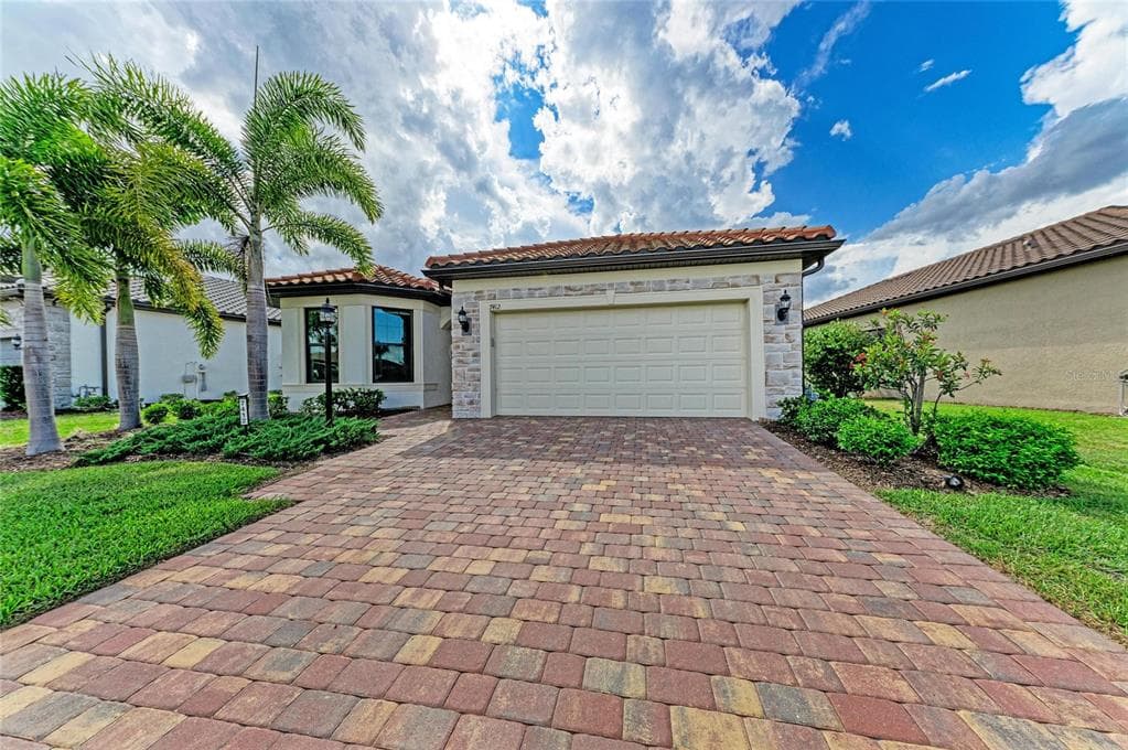 7412 SUMMERLAND COVE photo 5