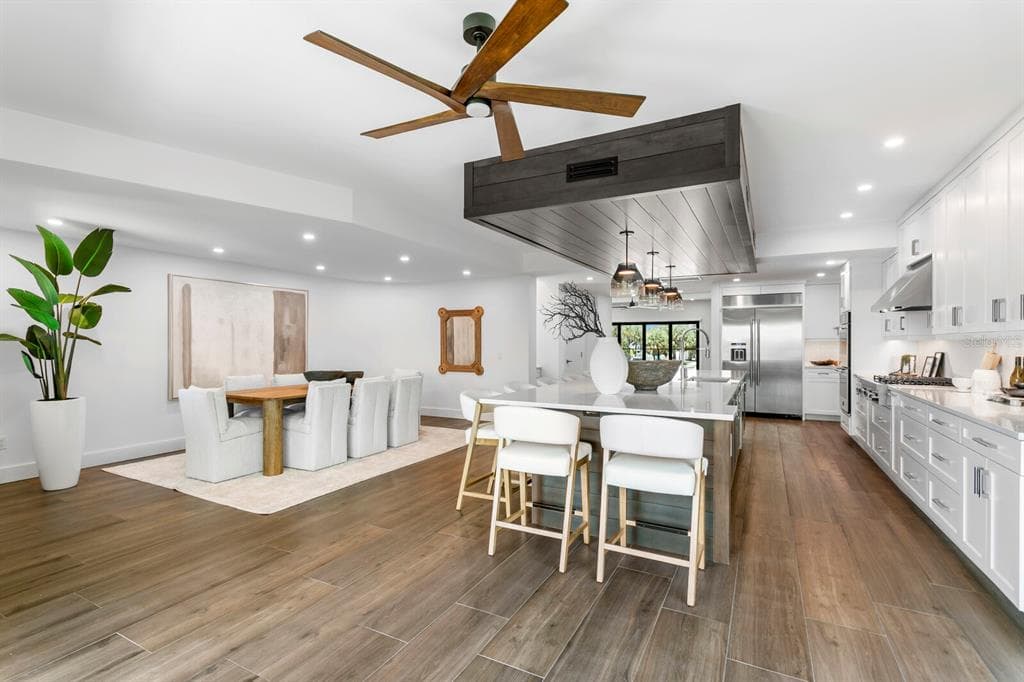 201 N HARBOR DRIVE photo 18