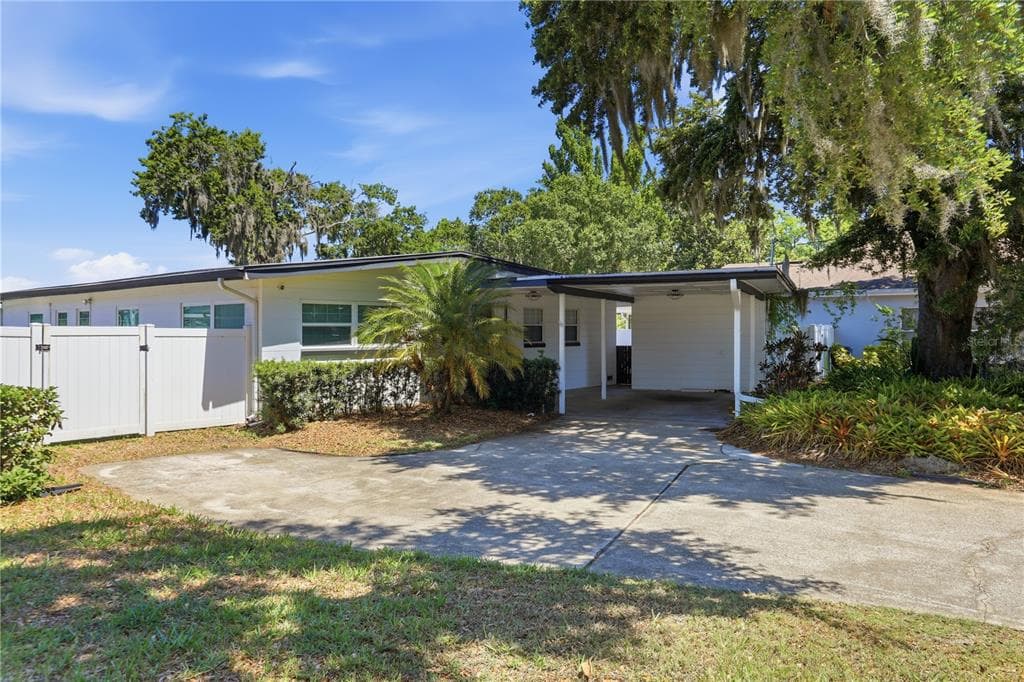 5716 MOONLIGHT CIRCLE 2