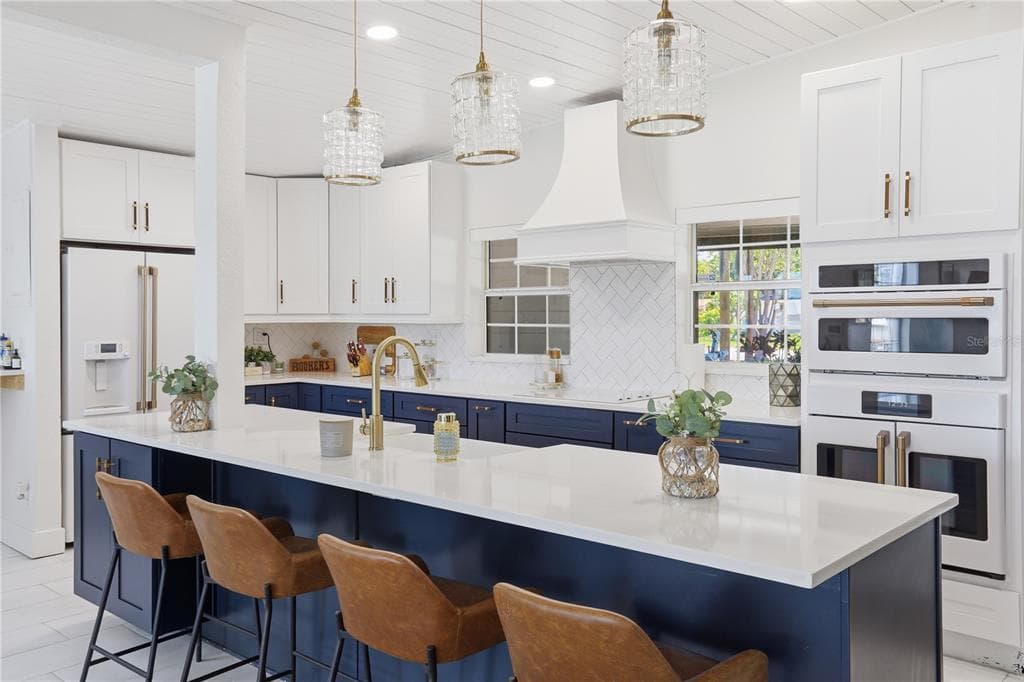 5716 MOONLIGHT CIRCLE 3