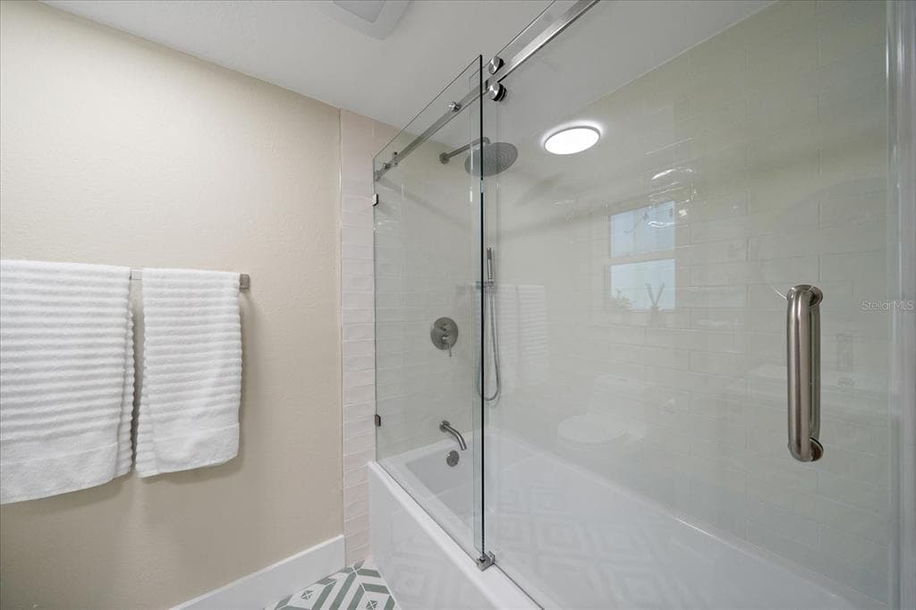 3041 CLIFFORD STREET photo 17