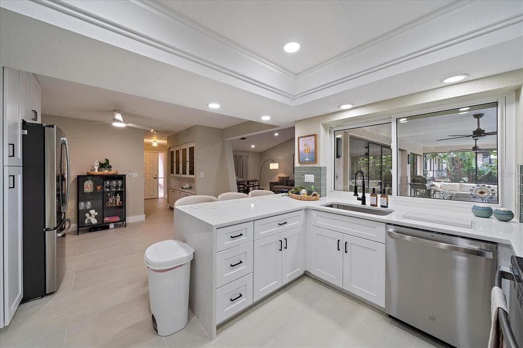 3041 CLIFFORD STREET photo 8