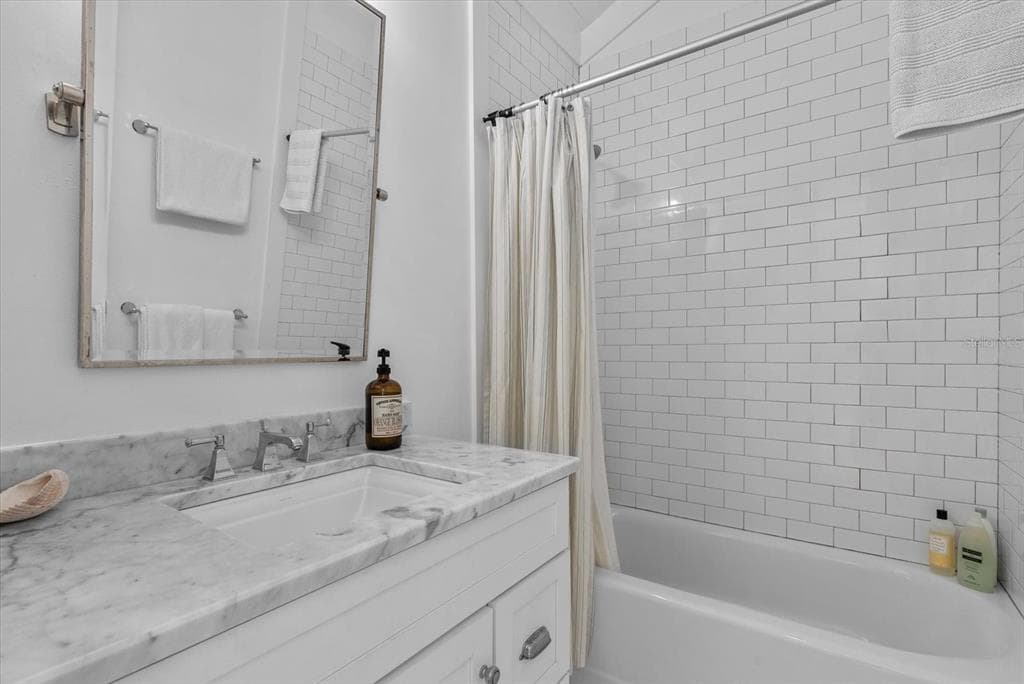 7143 LA LENAIRE DRIVE photo 23
