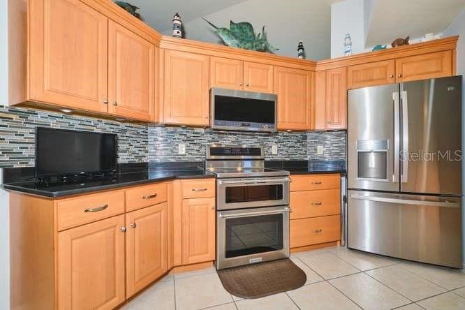 844 NE 6TH AVENUE photo 17