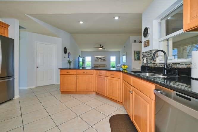 844 NE 6TH AVENUE photo 16