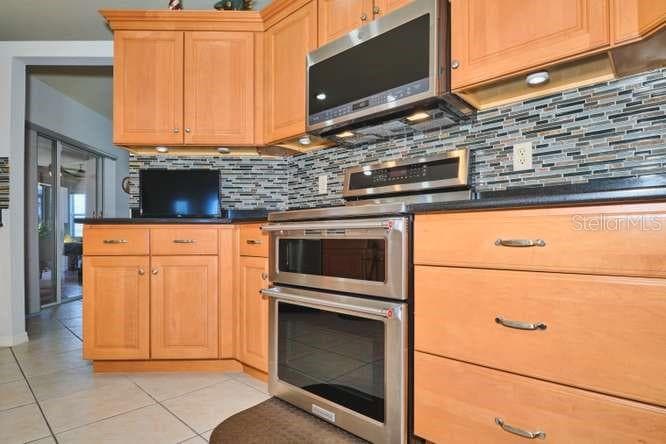 844 NE 6TH AVENUE photo 18