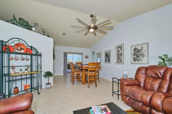 844 NE 6TH AVENUE photo 8
