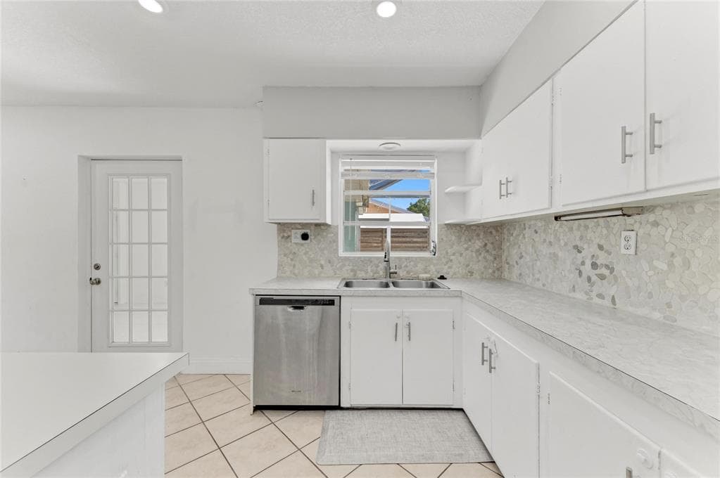312 WINFIELD WAY photo 23