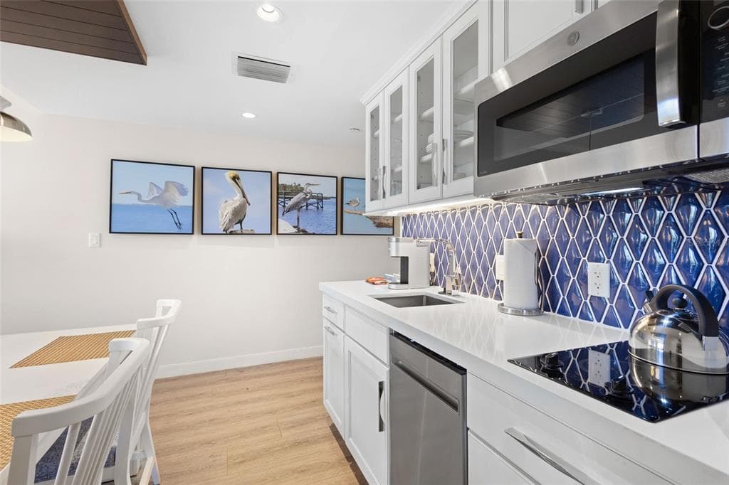 240 SANDS POINT ROAD 4104 photo 16