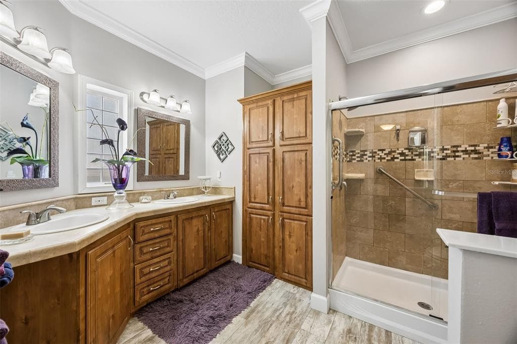 329 PARADISE CIRCLE photo 19
