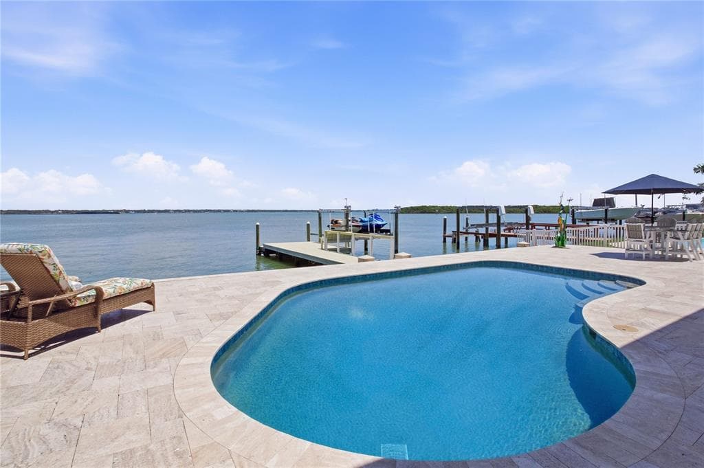 547 JOHNS PASS AVENUE photo 1