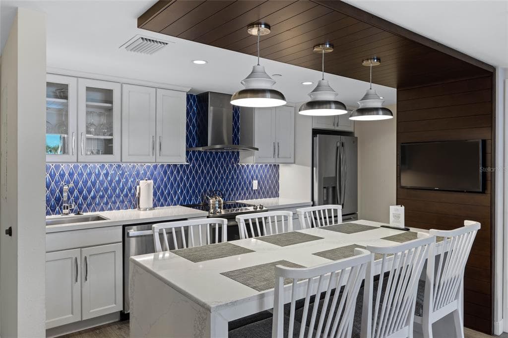 210 SANDS POINT ROAD 2101 photo 15