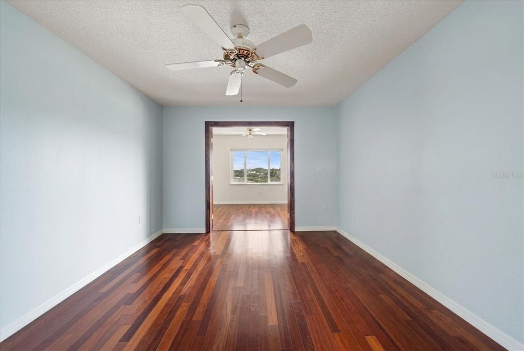 100 BLUFF VIEW DRIVE 506C photo 23