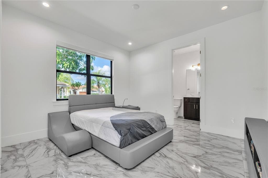 1323 PENGUIN COURT photo 20