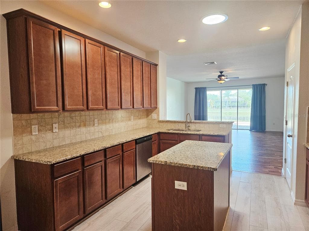 118 PEONY COURT photo 12