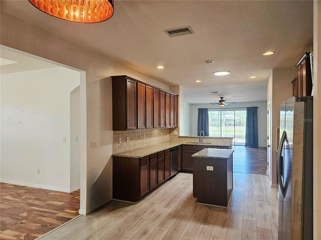 118 PEONY COURT photo 10