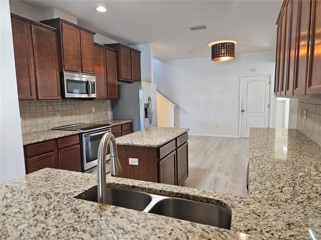 118 PEONY COURT photo 14