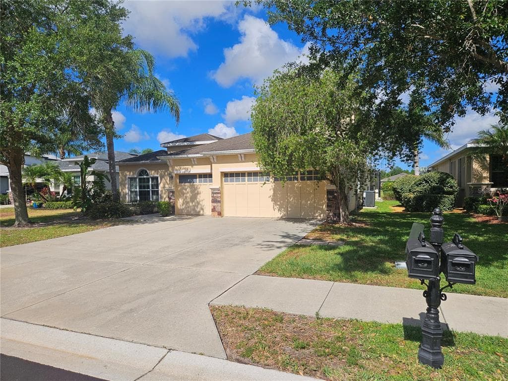 118 PEONY COURT photo 4