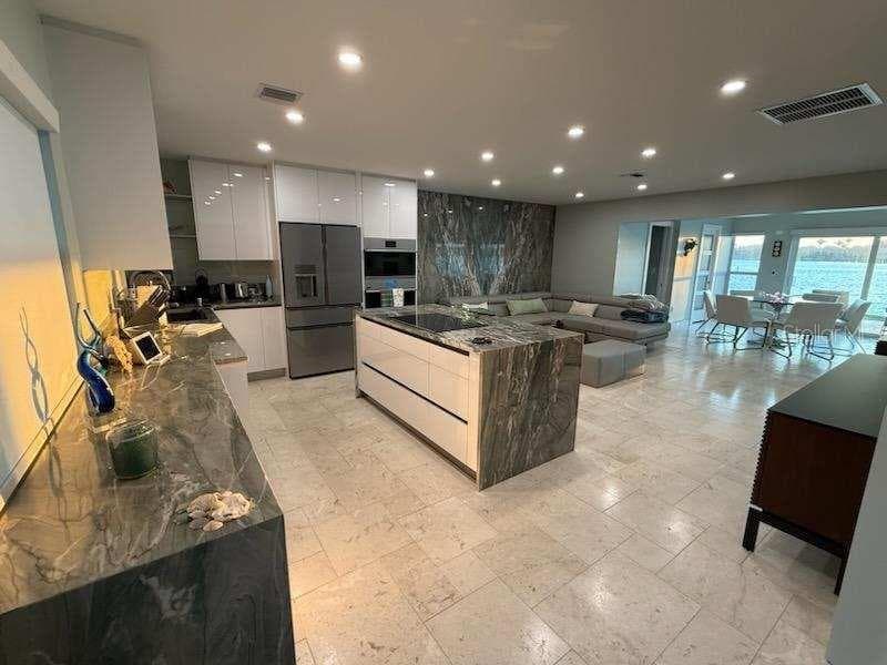 885 WHITE CAP CIRCLE 34 photo 14