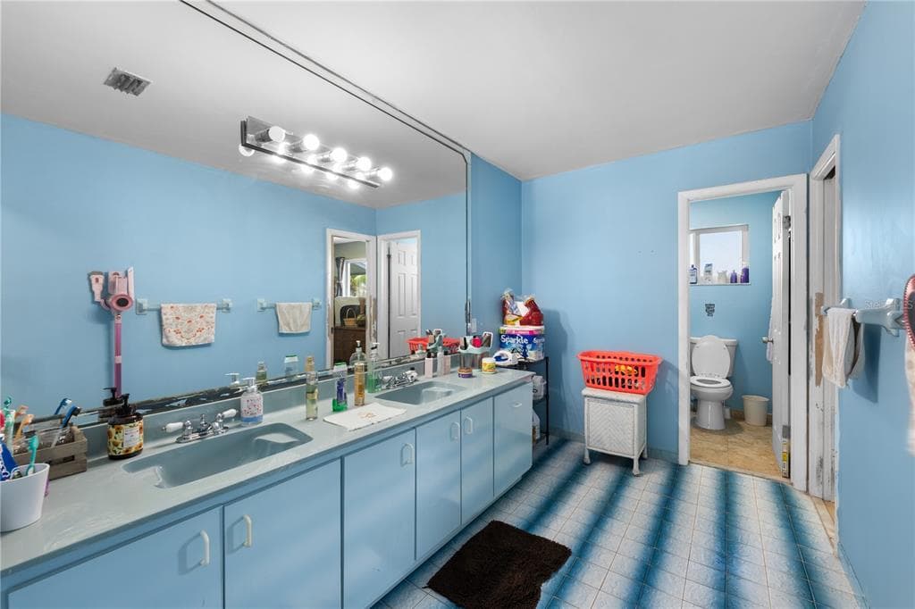 2100 AVENUE H photo 24