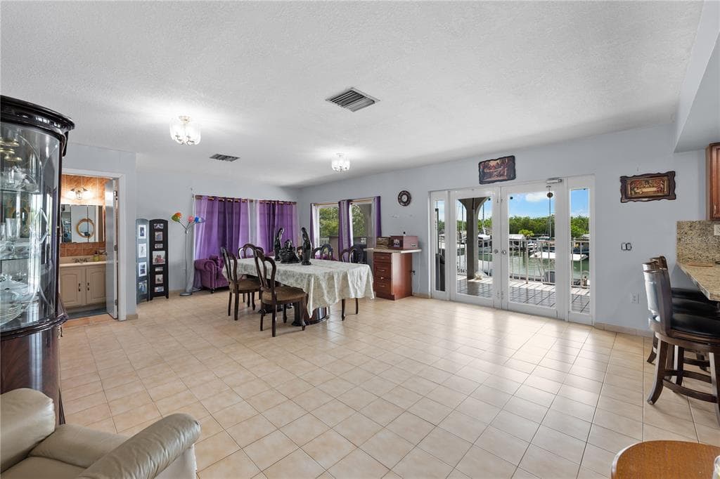 2100 AVENUE H photo 15