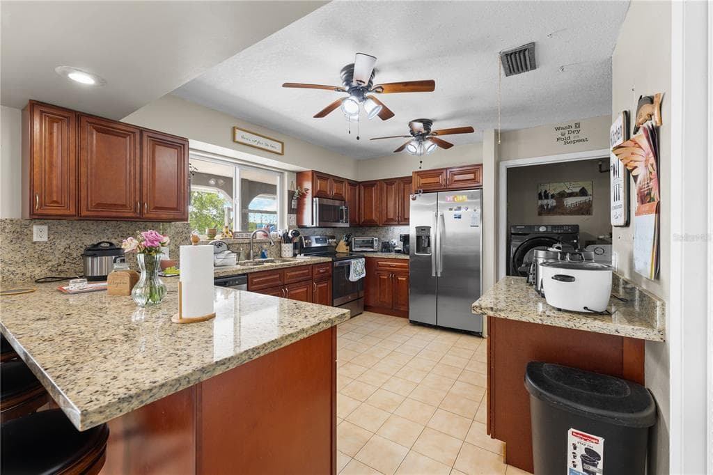 2100 AVENUE H photo 11