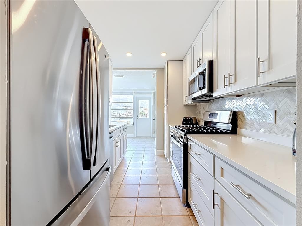 5925 SHORE BOULEVARD S 107 photo 13