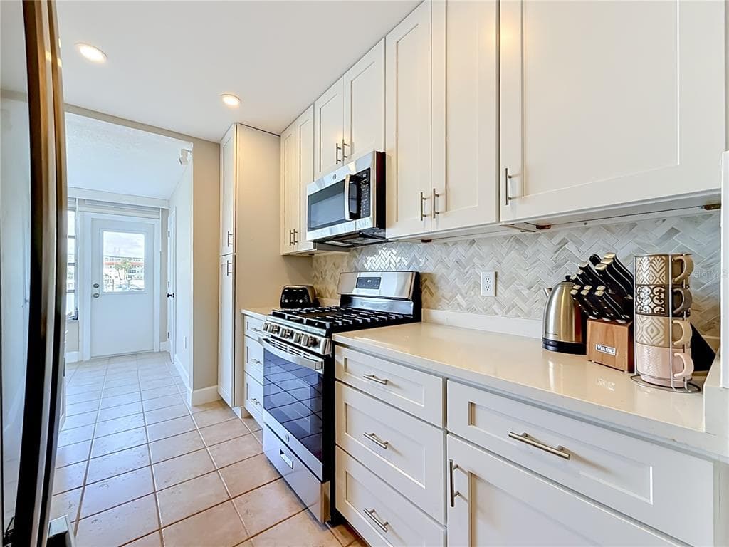 5925 SHORE BOULEVARD S 107 photo 12