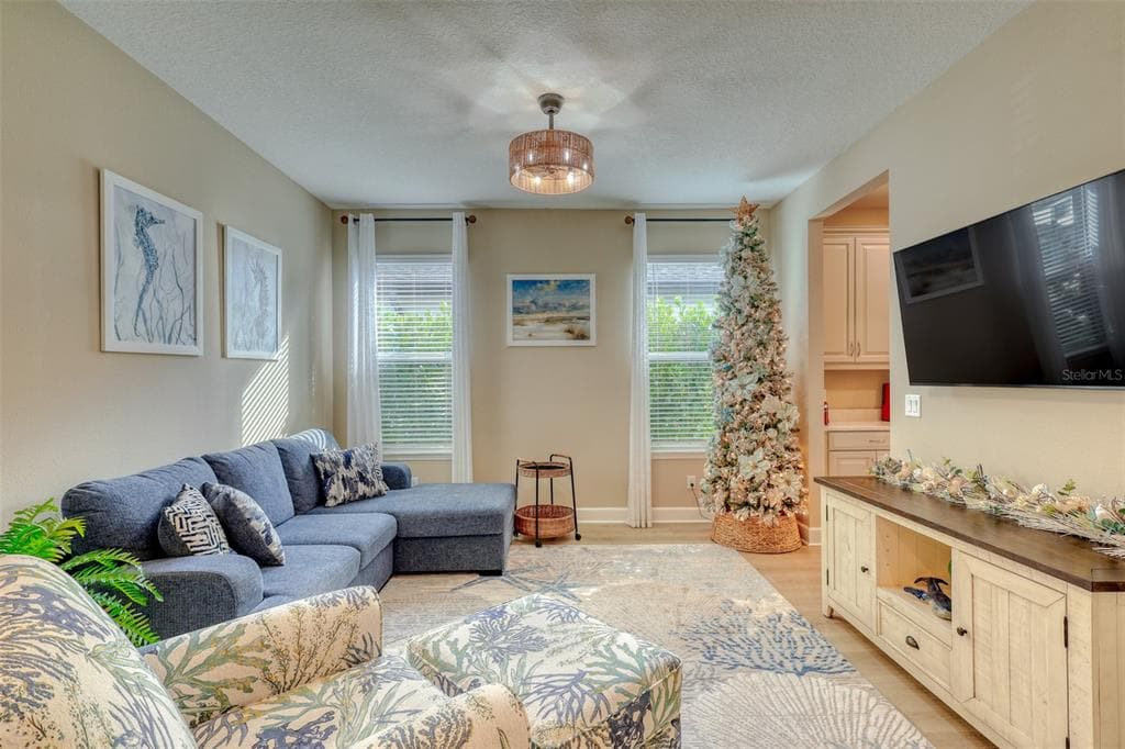 6374 GRANDVIEW HILL COURT photo 4