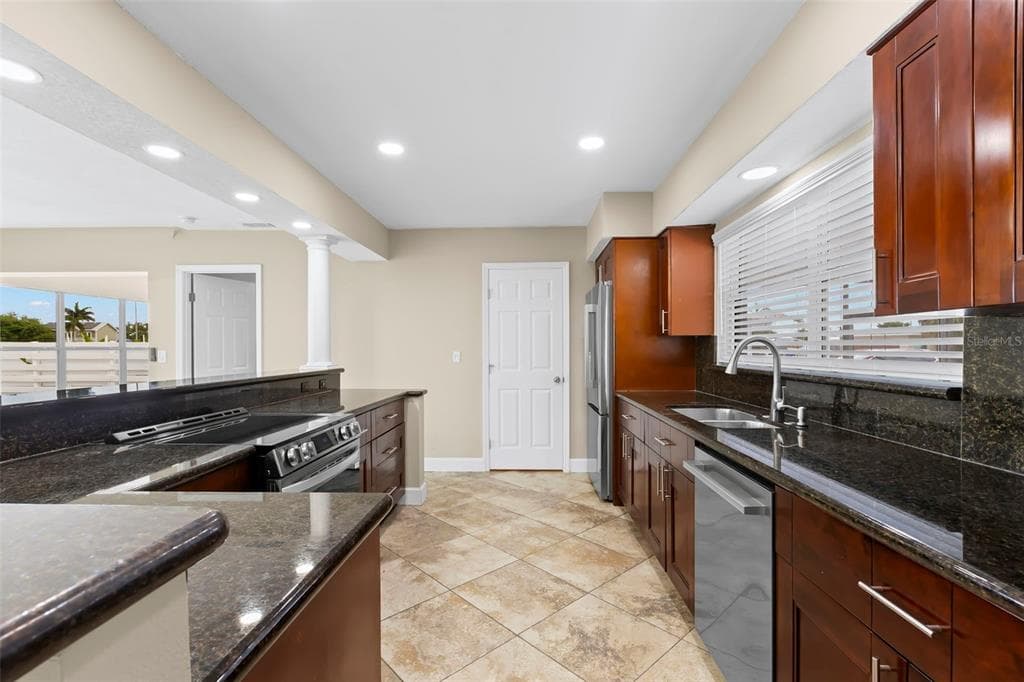 708 SUNSET COVE photo 12