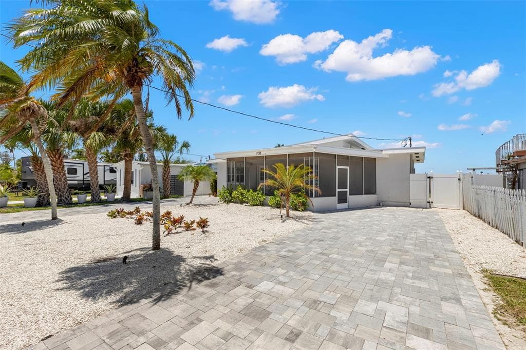 708 SUNSET COVE photo 7