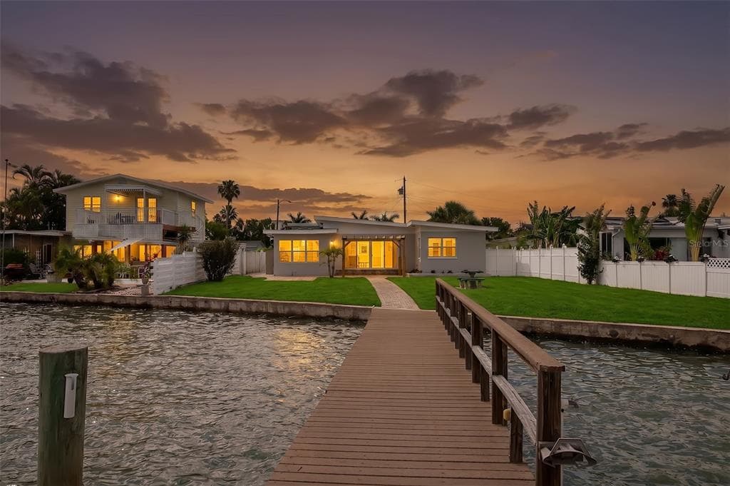 708 SUNSET COVE photo 3