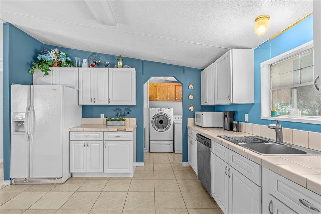 1055 ACEE DRIVE photo 17
