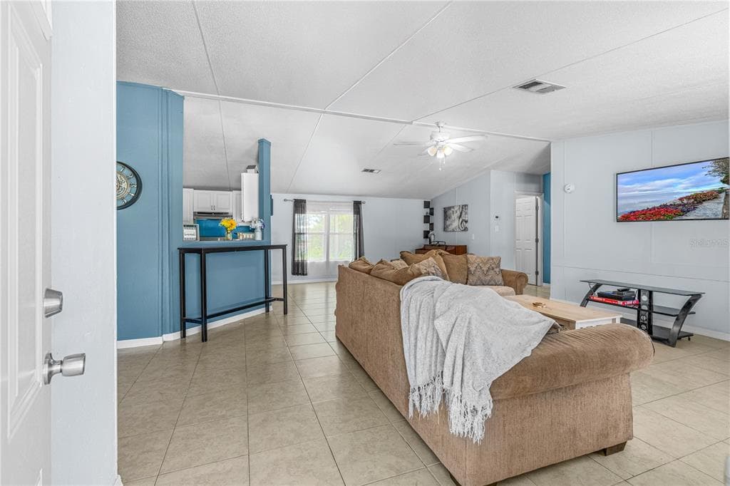 1055 ACEE DRIVE photo 10