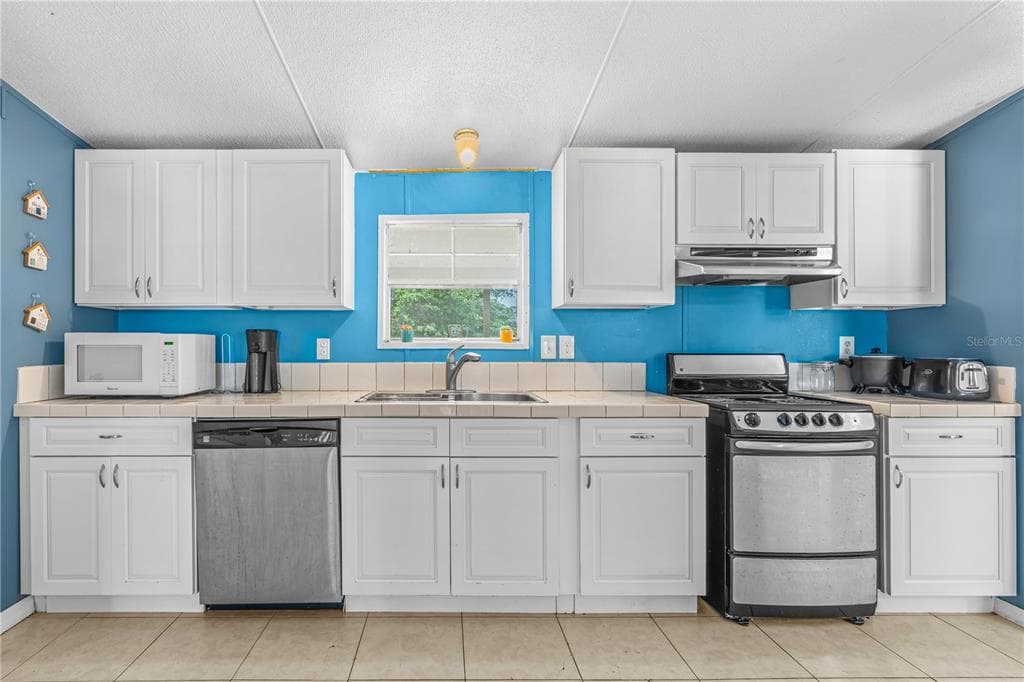 1055 ACEE DRIVE photo 19