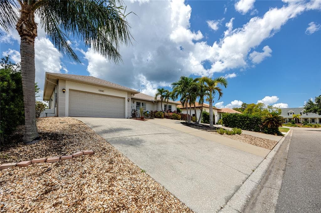 1116 KINGFISH PLACE photo 2