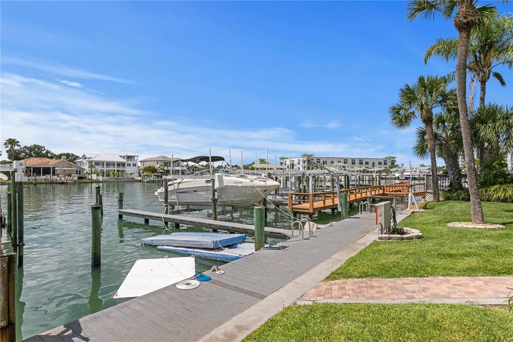360 PINELLAS BAYWAY S I photo 13