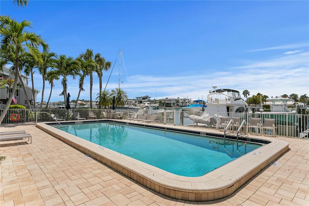 360 PINELLAS BAYWAY S I photo 12