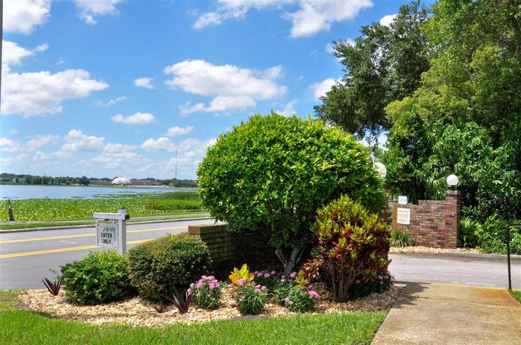 1600 W LAKE PARKER DRIVE B4 photo 20