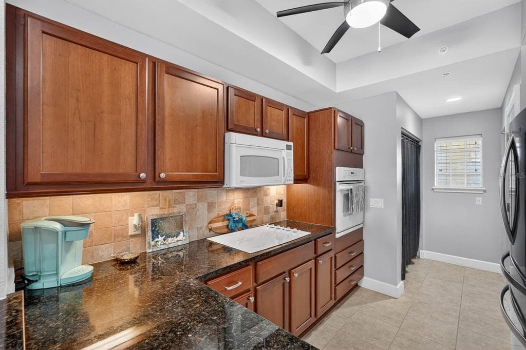 102 YACHT HARBOR DRIVE 378 photo 24
