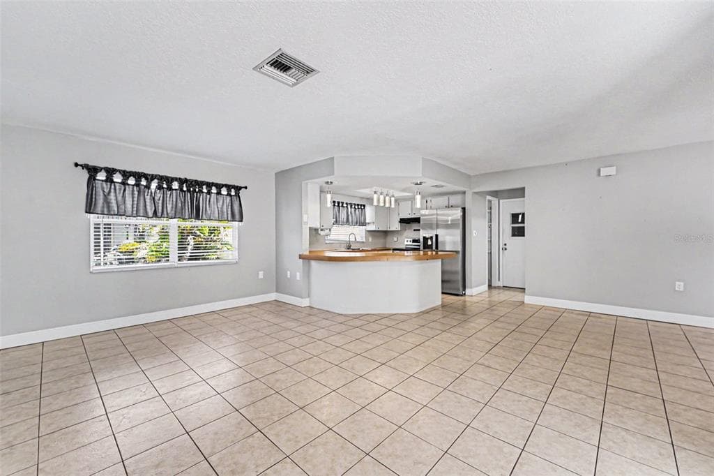 8040 SAYBROOK DRIVE photo 6