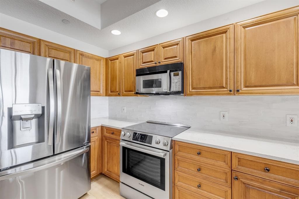 253 MINORCA BEACH WAY 604 photo 21