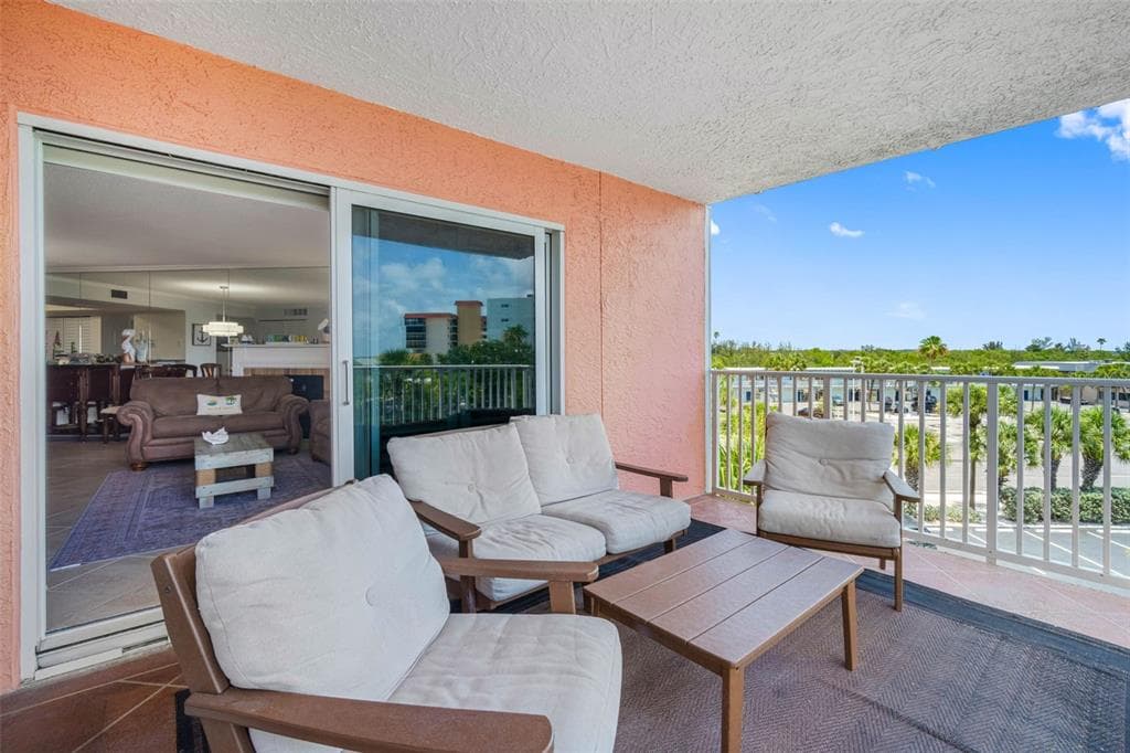 18400 GULF BOULEVARD 1301 photo 22