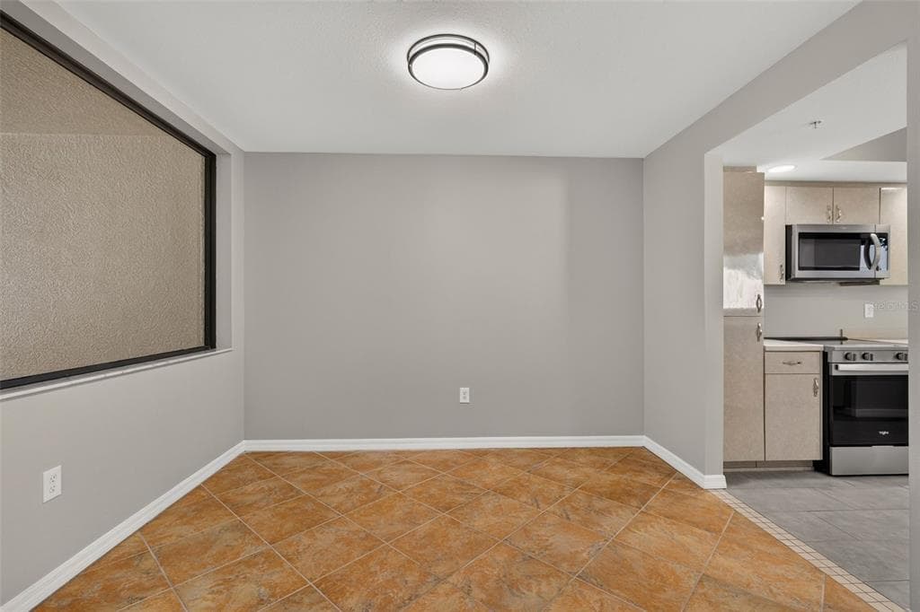 670 ISLAND WAY 207 photo 22