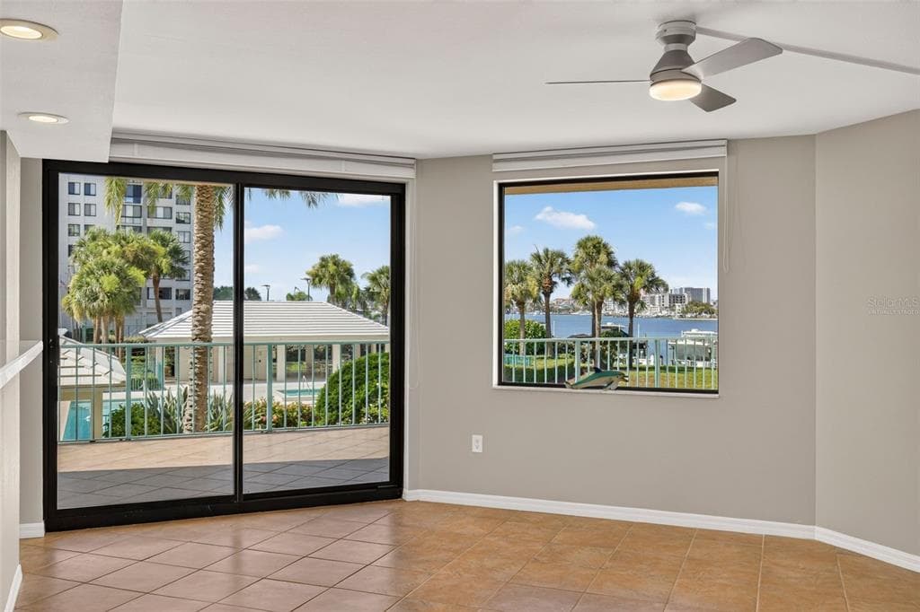 670 ISLAND WAY #207 5